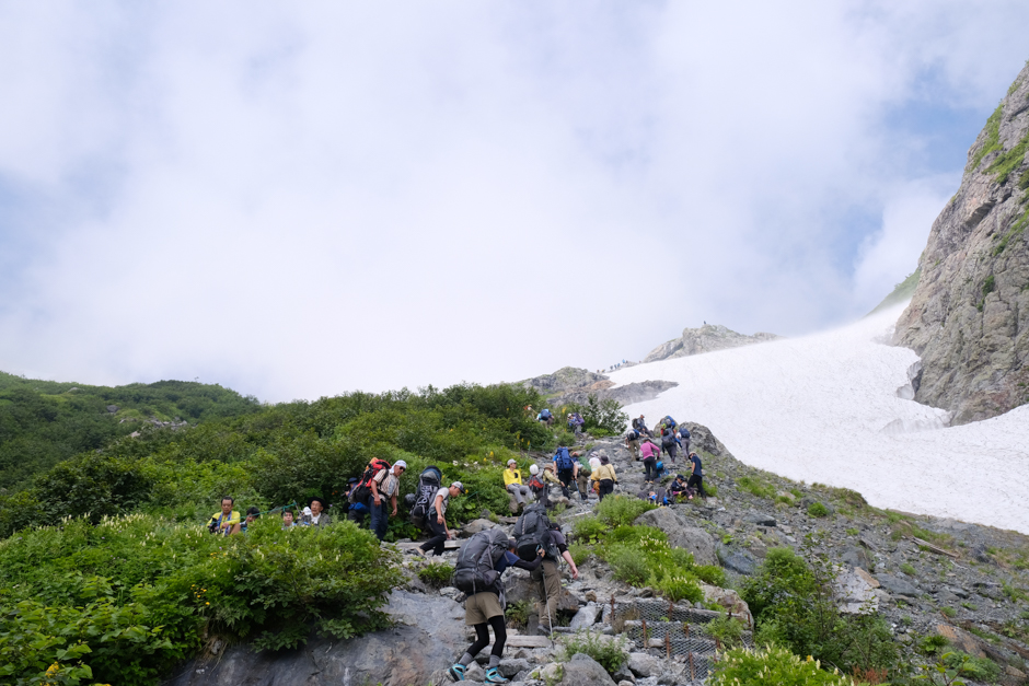 人が多かった白馬岳への登山道