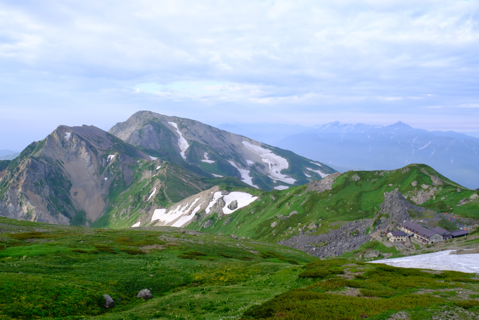 白馬岳から見た杓子岳、白馬鑓ヶ岳方面