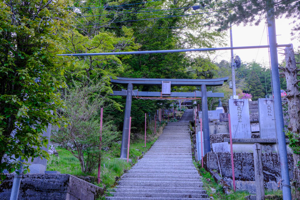 剣神社への階段