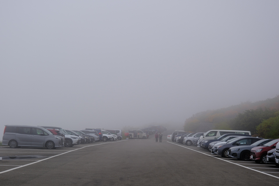 霧の月山8合目駐車場
